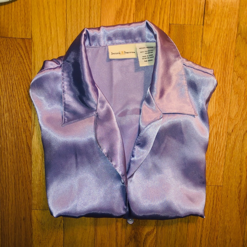 💜Jaclyn Smith silk button up top size Medium